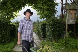 Jan Huijgen - in de tuin